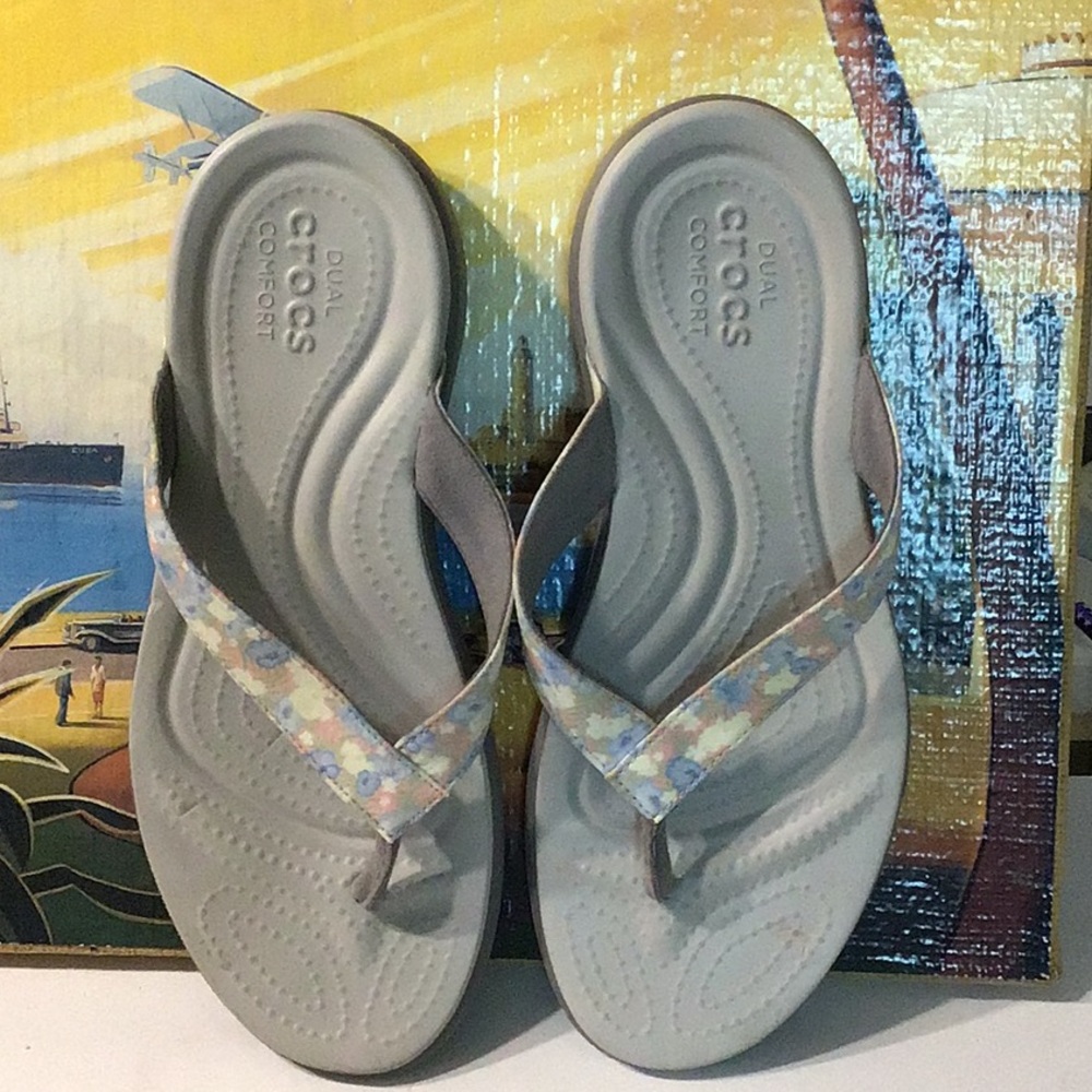 Crocks gray sole multi color strap size 7